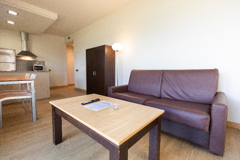 Maritimo Ris Apartamentos image