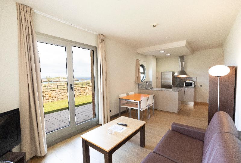 Maritimo Ris Apartamentos image