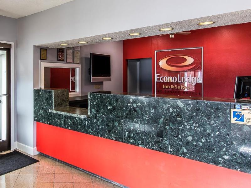 Econo Lodge Inn & Suites Huntsville image