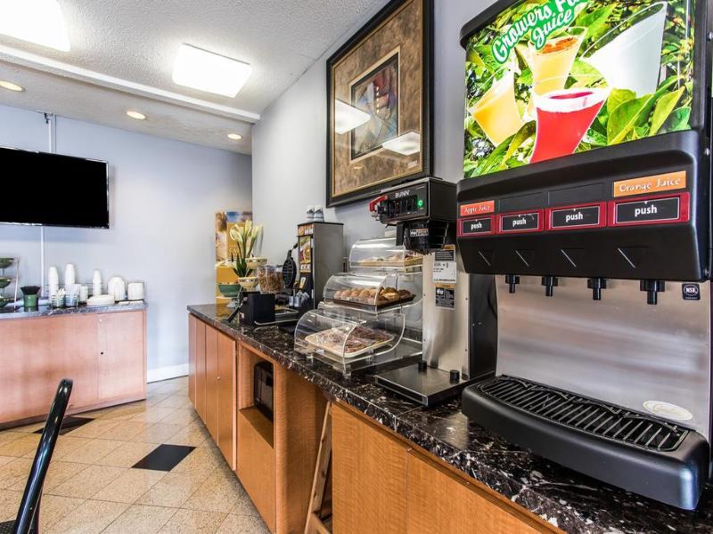 Econo Lodge Inn & Suites Huntsville image