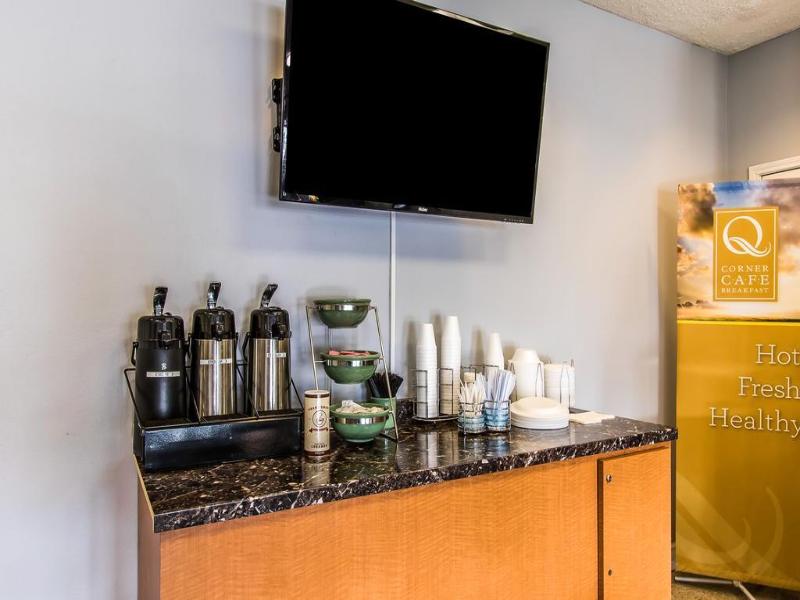 Econo Lodge Inn & Suites Huntsville image