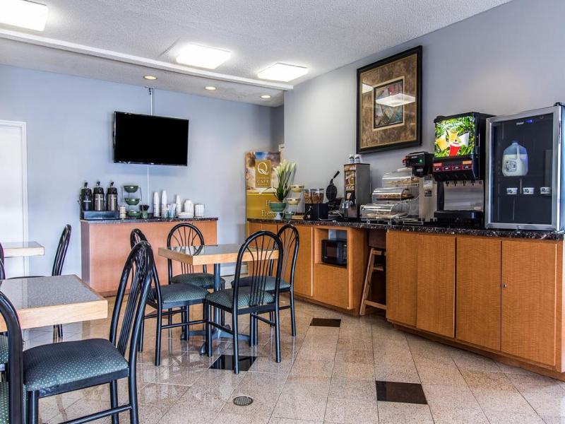 Econo Lodge Inn & Suites Huntsville image