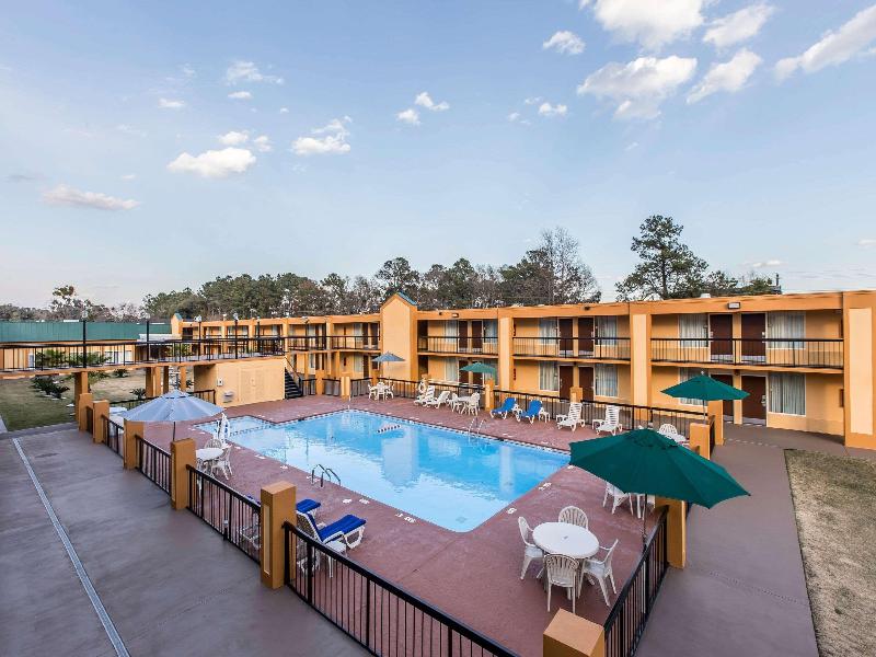 Quality Inn Savannah Midtown image