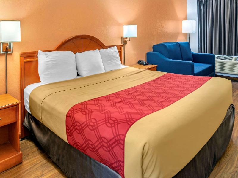 Econo Lodge Inn & Suites image