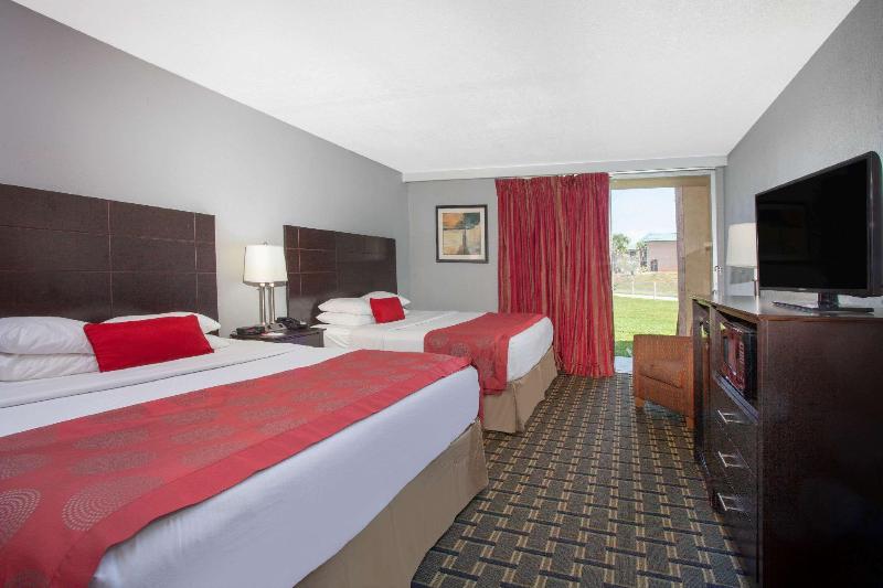 Ramada by Wyndham Davenport Orlando South image