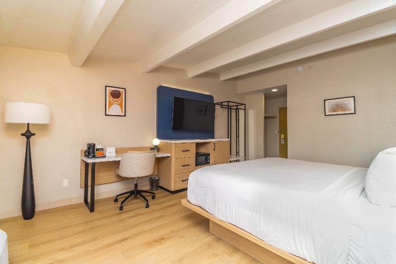 Ramada by Wyndham Davenport Orlando South image