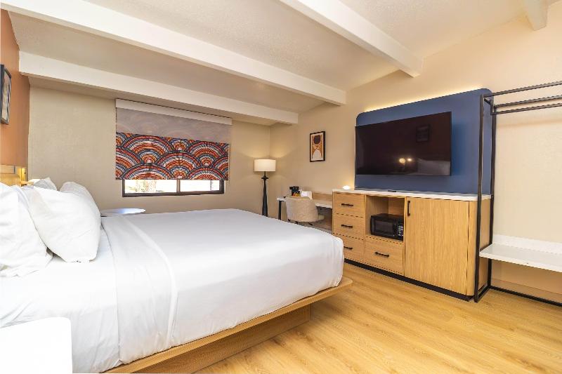 Ramada by Wyndham Davenport Orlando South image