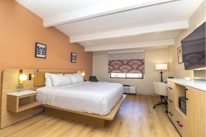 Ramada by Wyndham Davenport Orlando South image