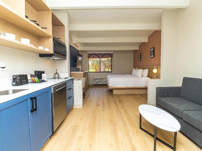 Ramada by Wyndham Davenport Orlando South image