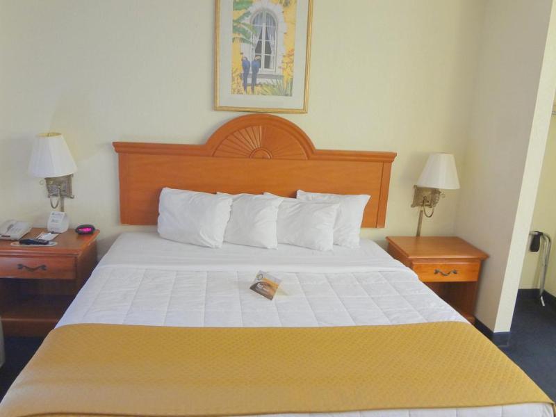 Quality Inn AND Suites Sarasota