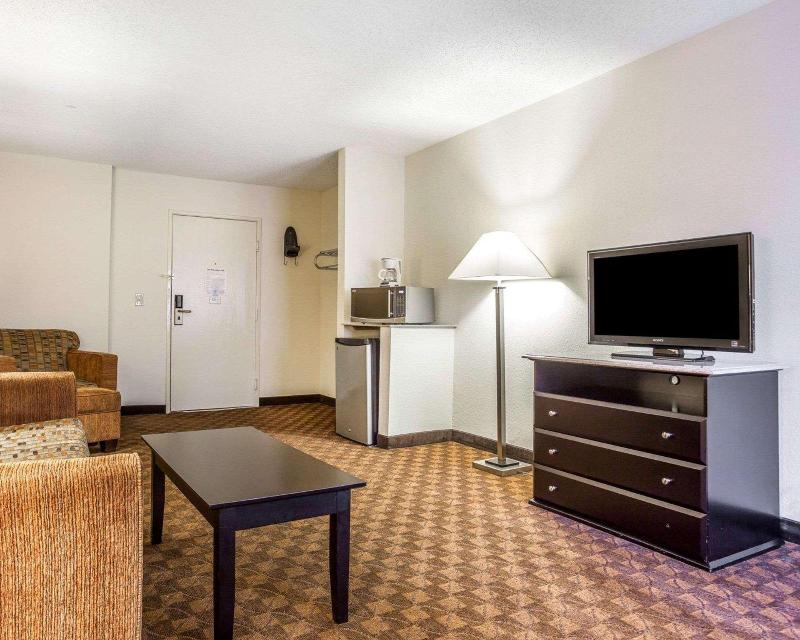 Quality Inn & Suites Coliseum image