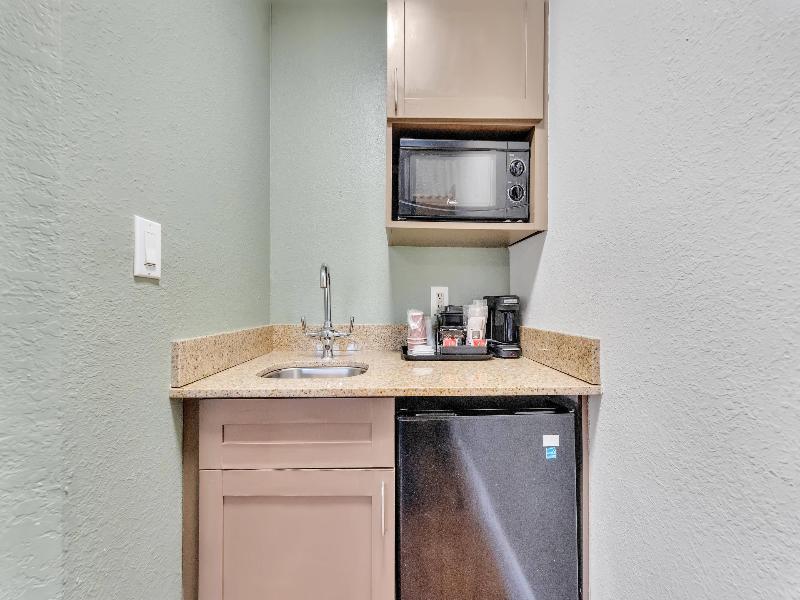 Rodeway Inn and Suites FLL Airport - Cruise Port image