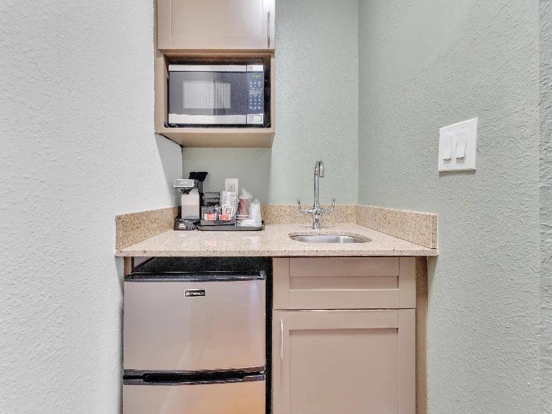 Rodeway Inn and Suites FLL Airport - Cruise Port image