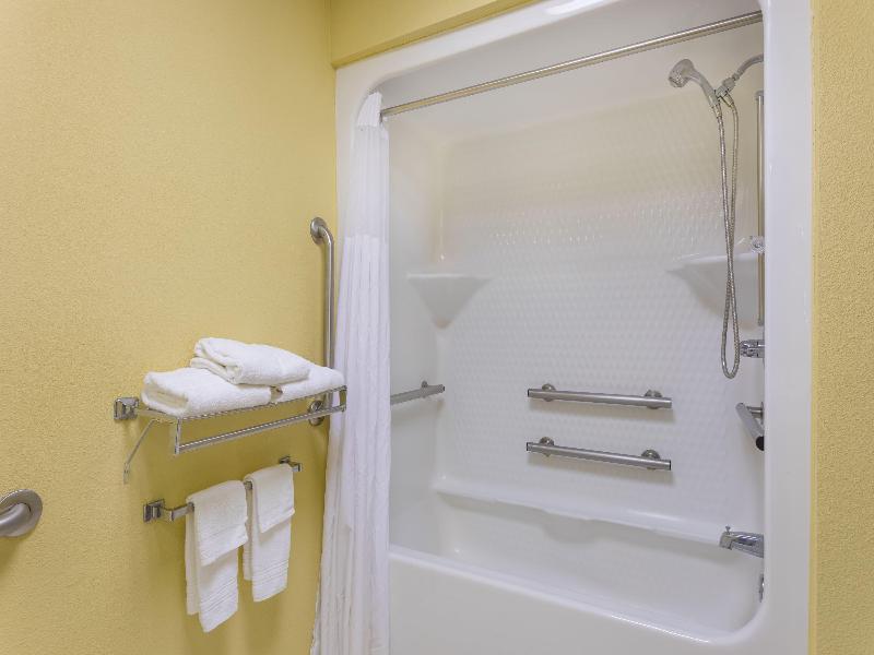 Baymont Inn And Suites Fayetteville
