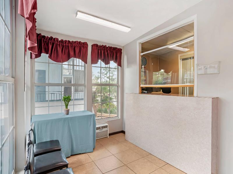 Econo Lodge Tallahassee Downtown - University image