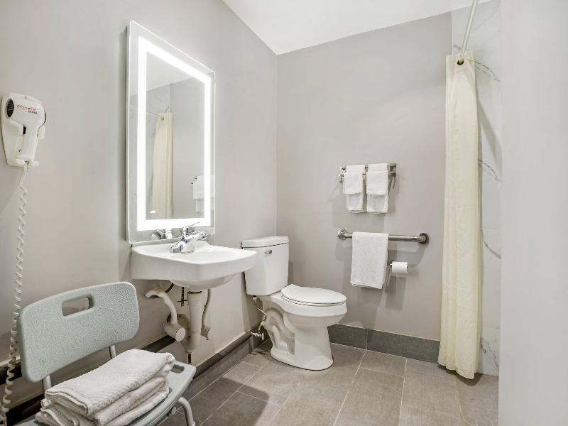 Econo Lodge Tallahassee Downtown - University image