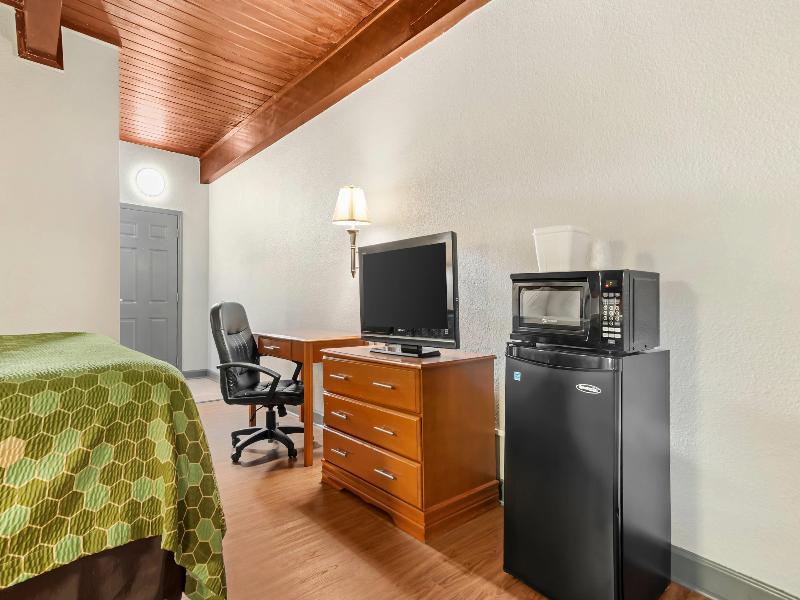Econo Lodge Tallahassee Downtown - University image