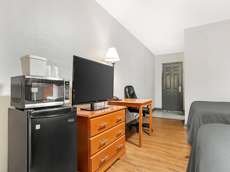 Econo Lodge Tallahassee Downtown - University image