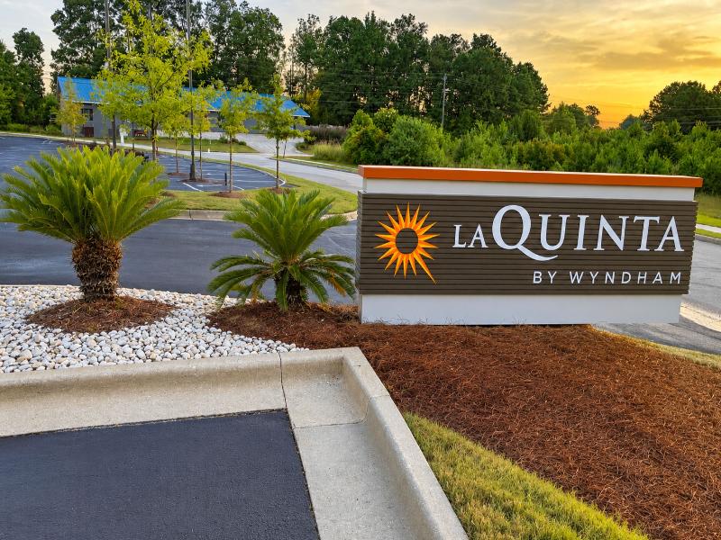 La Quinta Inn & Suites by Wyndham Auburn 2