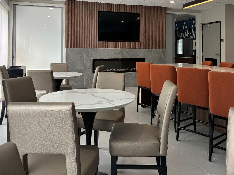 La Quinta Inn & Suites by Wyndham Auburn — photo 155