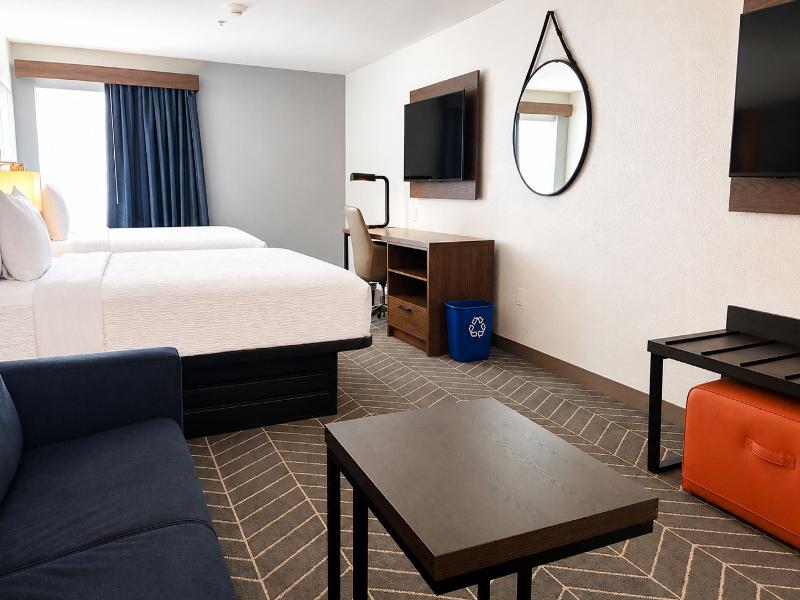 La Quinta Inn & Suites by Wyndham Auburn — photo 13