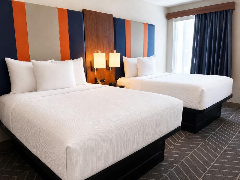 La Quinta Inn & Suites by Wyndham Auburn 4