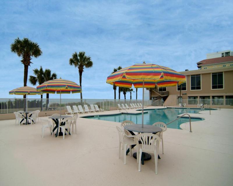 Econo Lodge Inn AND Suites Beach Front Central