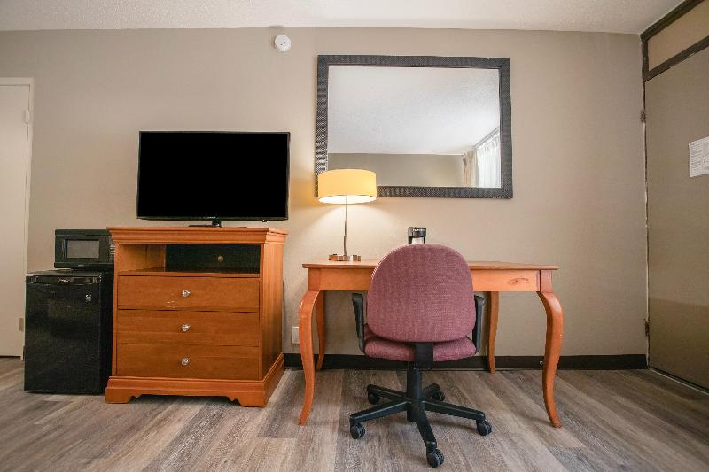 Oyo Hotel Greensboro East I 40 image