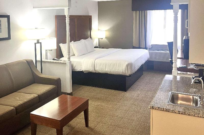 Comfort Inn & Suites Jackson Area image