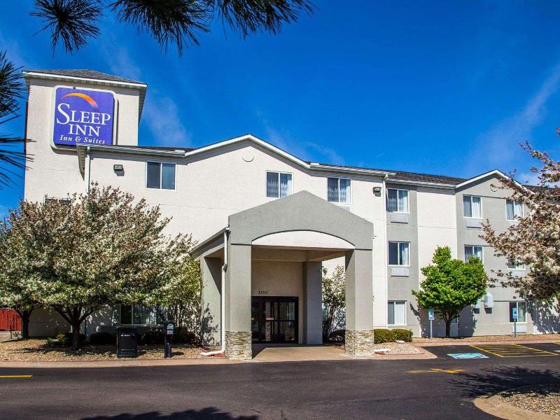 Sleep Inn & Suites Davenport Area image