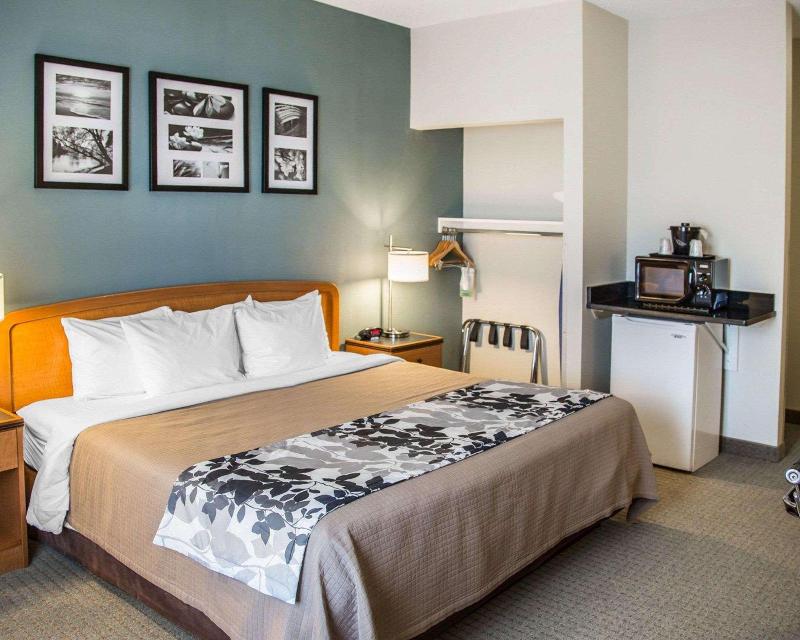 Sleep Inn & Suites Davenport Area image