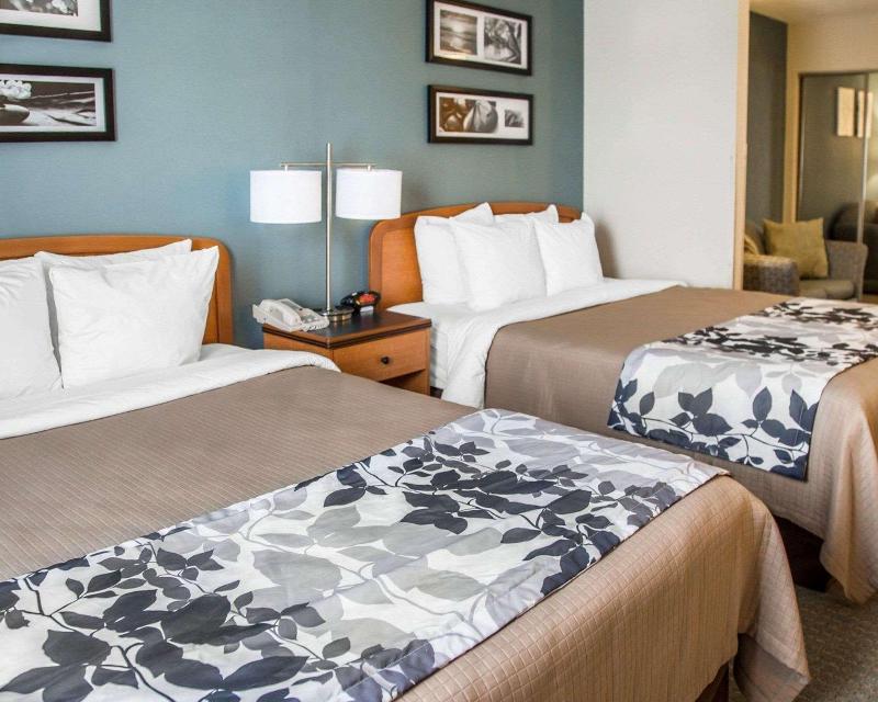 Sleep Inn & Suites Davenport Area image