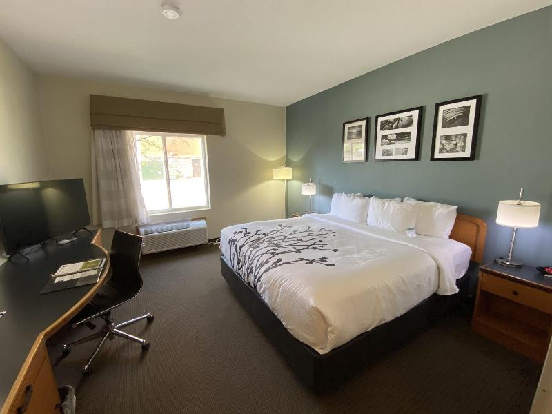 Sleep Inn & Suites Davenport Area image