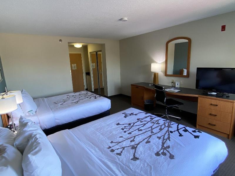 Sleep Inn & Suites Davenport Area image