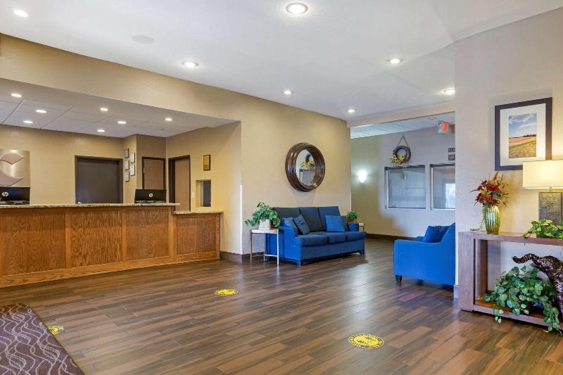 Comfort Inn & Suites Pittsburg Area image