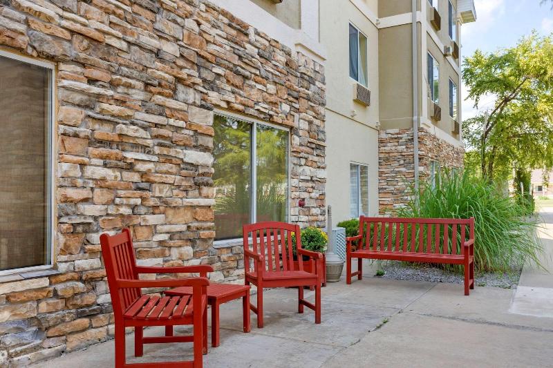 Comfort Inn & Suites Pittsburg Area image