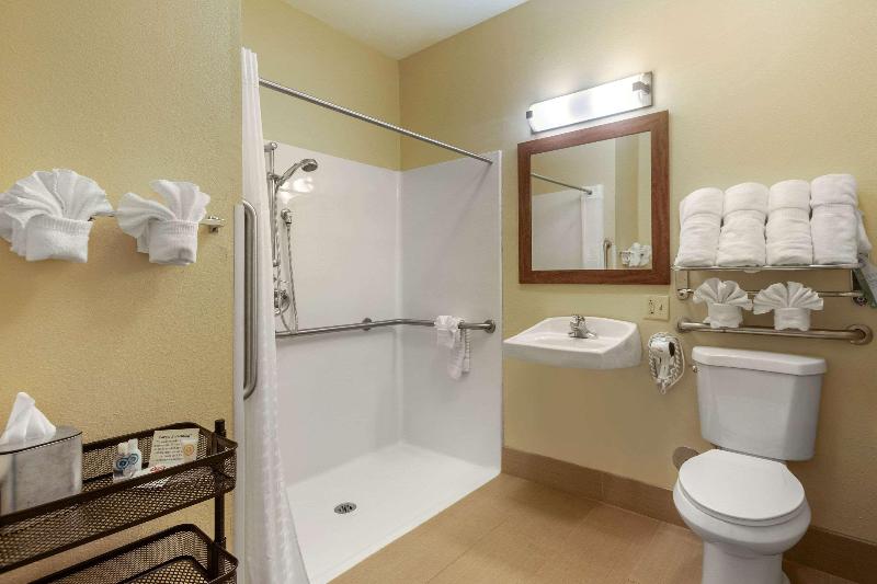 Comfort Inn & Suites Pittsburg Area image