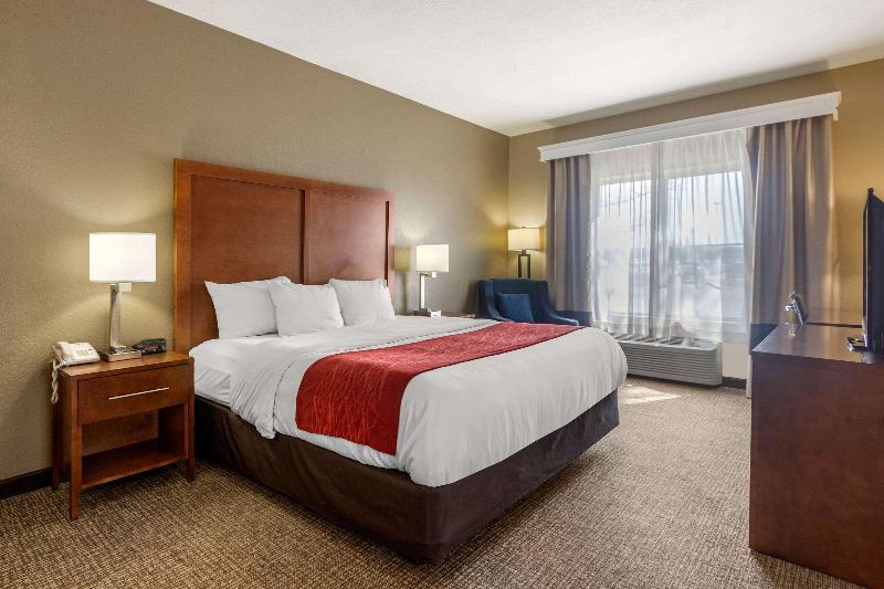 Comfort Inn & Suites Pittsburg Area image