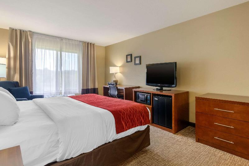 Comfort Inn & Suites Pittsburg Area image
