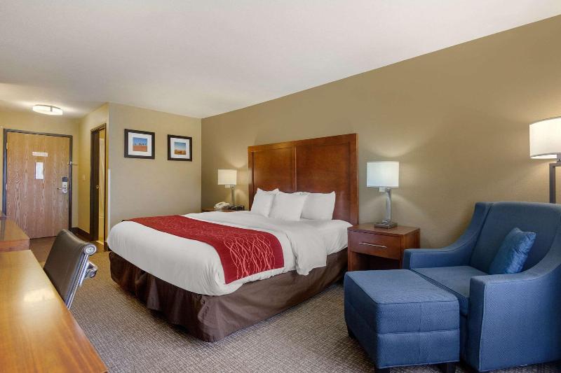 Comfort Inn & Suites Pittsburg Area image