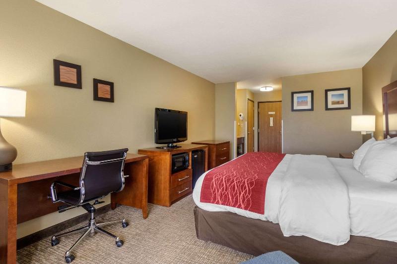 Comfort Inn & Suites Pittsburg Area image