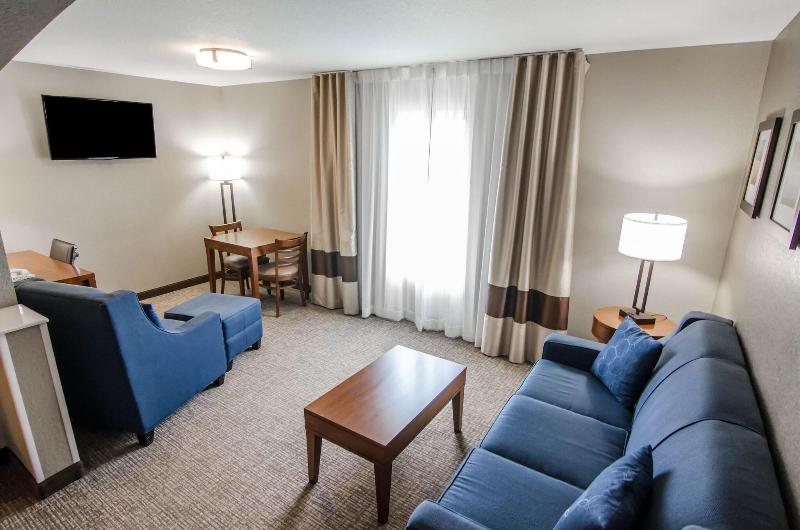 Comfort Inn & Suites Pittsburg Area image