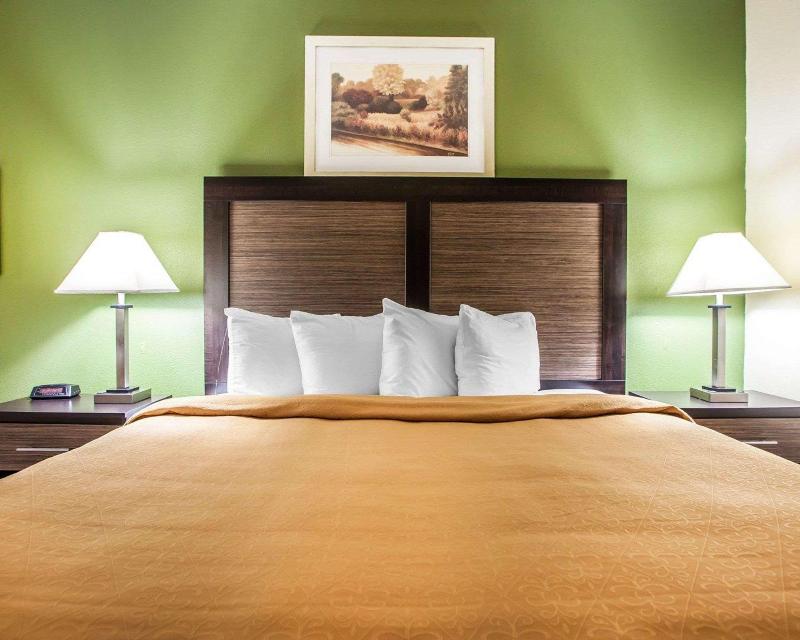 Quality Inn & Suites Champaign Area image