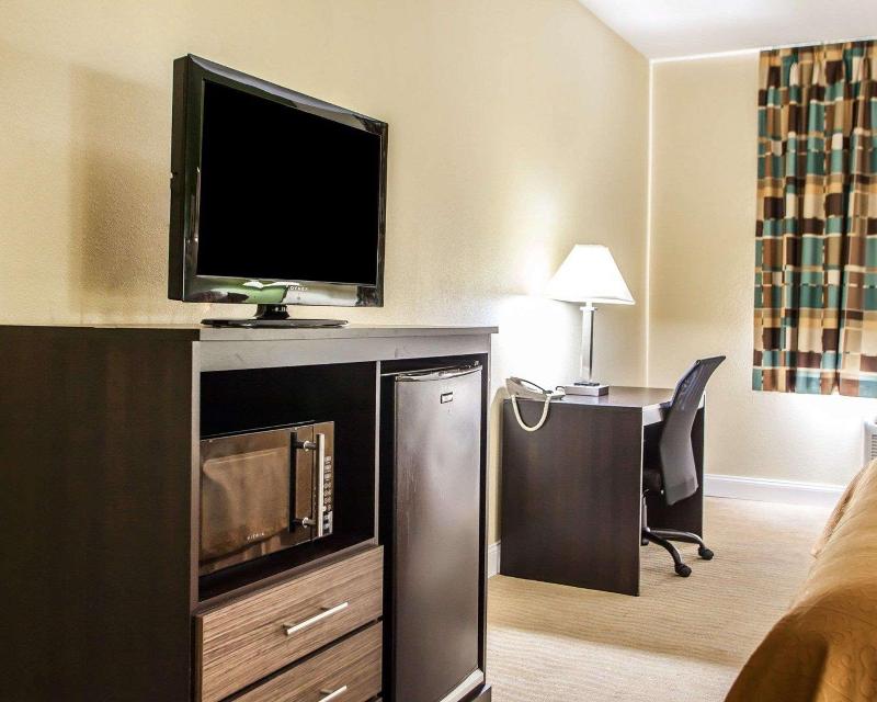Quality Inn & Suites Champaign Area image