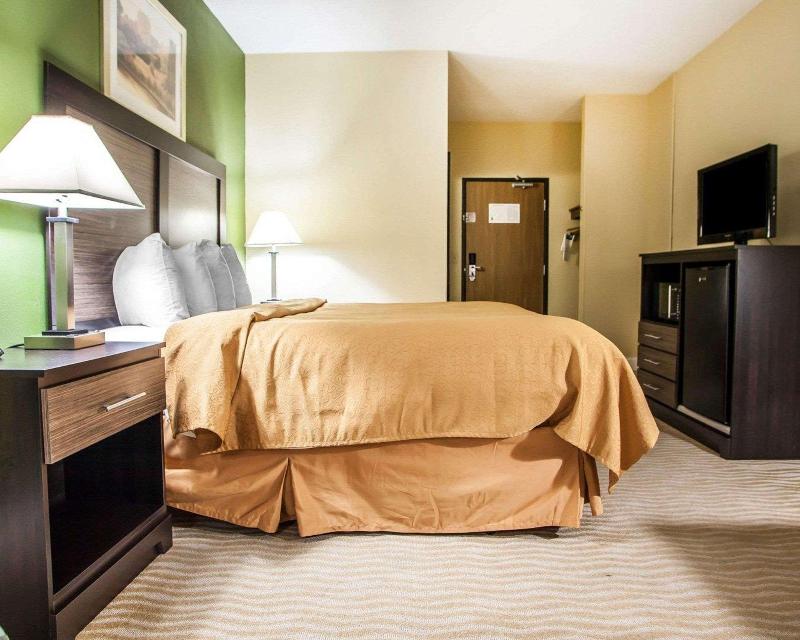 Quality Inn & Suites Champaign Area image