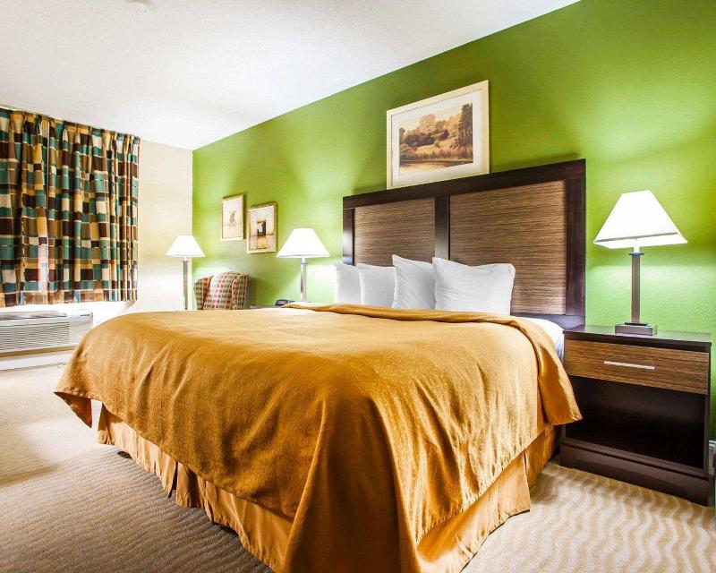 Quality Inn & Suites Champaign Area image