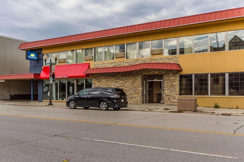 Days Inn By Wyndham Manitowoc image