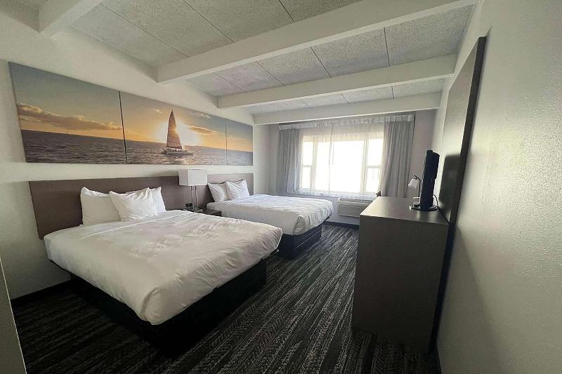 Days Inn By Wyndham Manitowoc image