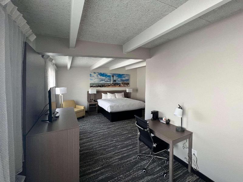 Days Inn By Wyndham Manitowoc image