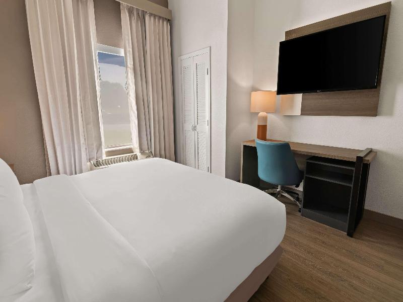 Comfort Suites Granbury Area image